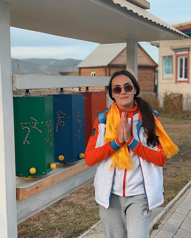 Saat berusia 13 tahun, Liudmila memutuskan dirinya sudah cukup dibully oleh teman sekelasnya, dan menyerah pada balet. Ia mulai fokus untuk bertinju. Foto: Instagram