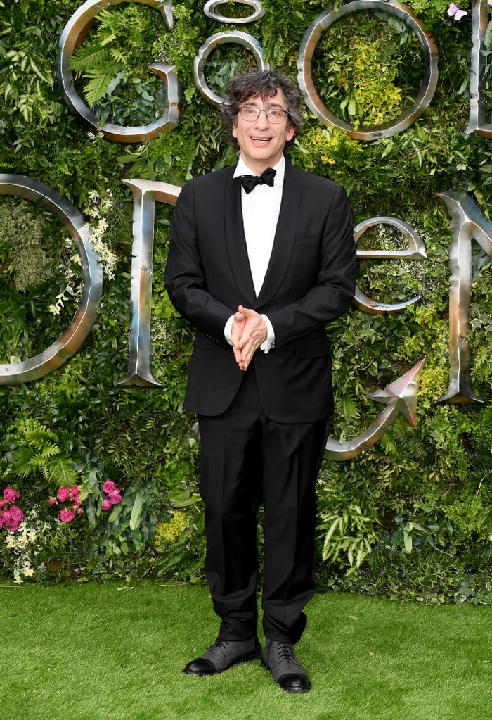 Penulis Neil Gaiman LONDON, ENGLAND - MAY 28: Neil Gaiman attends the Global premiere of Amazon Original Good Omens at Odeon Luxe Leicester Square on May 28, 2019 in London, England. (Photo by Jeff Spicer/Getty Images)