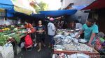Hiruk Pikuk Aktivitas Warga di Pasar Tanah Sereal