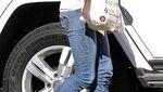 Pisah dengan Suami, Megan Fox Mesra sama Mobil