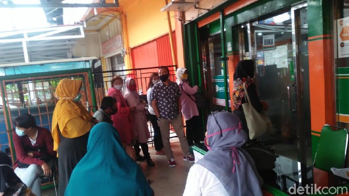 Warga mulai memadati pusat perbelanjaan jelang Idulfitri 1441 H (Hery Supandi/detikcom)