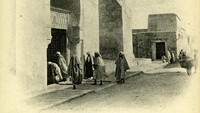 Diketahui, Masjid Agung Kairouan ini menjadi masjid pertama yang didirikan di benua hitam. Tak ayal masjid ini disebut sebagai masjid tertua di Afrika. Istimewa/Dok. Wikipedia/Orientalist - Old Postcard.