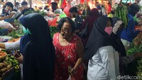 Masih terlihat pengunjung yang tak memakai masker di tengah pandemi Corona.