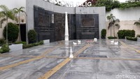 Pada tahun 2015, sebuah miniatur Tugu Golong Gilig selesai dibangun pada sudut perempatan sebelah tenggara tugu. Miniatur ini dibangun sesuai desain awal dan dilengkapi dengan keterangan mengenai sejarah perjalanan tugu sebagai salah satu simbol penting di Kesultanan Yogyakarta.