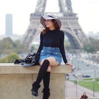 Sarah pun kerap berkeliling Eropa. Di foto ini, wanita dengan nama asli Sarah Salsabila itu berpose dengan latar belakang Menara Eiffel, Paris.  Foto: dok. Instagram @sarahkeihl