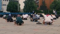 Protes Masjid Masih Ditutup, Umat Islam di Kosovo Salat di Lapangan