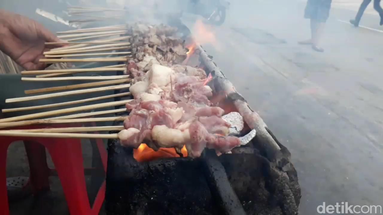 Warung sate kambing di Brebes