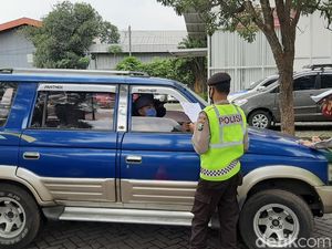 Jelang Lebaran, Polisi Perketat Pemeriksaan Kendaraan di Batas Kota Malang