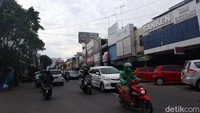 Namun, protokol kesehatan selama pelonggaran PSBB wajib dipenuhi. Seperti menjaga jarak dan memakai masker.