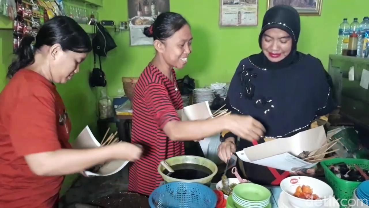 Warung sate kambing di Brebes