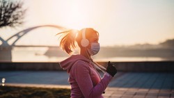 Pengunjung GBK Wajib Pakai Masker, Ini Tips Biar Tak Engap Saat Olahraga Pengunjung GBK Wajib Pakai Masker, Ini Tips Biar Tak Engap Saat Olahraga