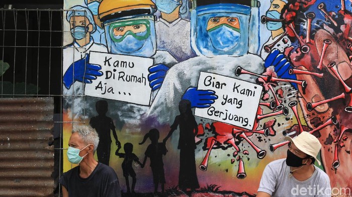 Kampanye Dukungan Lawan Corona Lewat Mural Sebuah mural mejeng di kawasan Jalan Kinayungan, Tangerang Selatan. Mural tersebut berisi pesan untuk bersama melawan Corona.