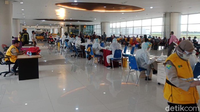 Pemerintah memulangkan Pekerja Migran Indonesia (PMI) dari Malaysia. Sebanyak 132 PMI asal Jatim tiba di Bandara Juanda Surabaya.
