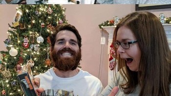 Mengulang ekspresi yang sama di Hari Natal (Foto: Brightside)