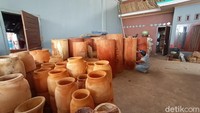 Harga jual beduk buatannya berkisar Rp 12 juta hingga Rp 120 juta. Tergantung ukuran dan motif. Karena beduk ia buat memiliki motif tertentu yang diinginkan pembeli.