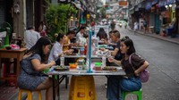 Rumah makan tersebut tetap menerapkan social distancing untuk mencegah penyebaran virus Corona.