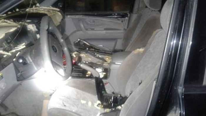 Kabin Mobil rusak setelah ada beruang masuk