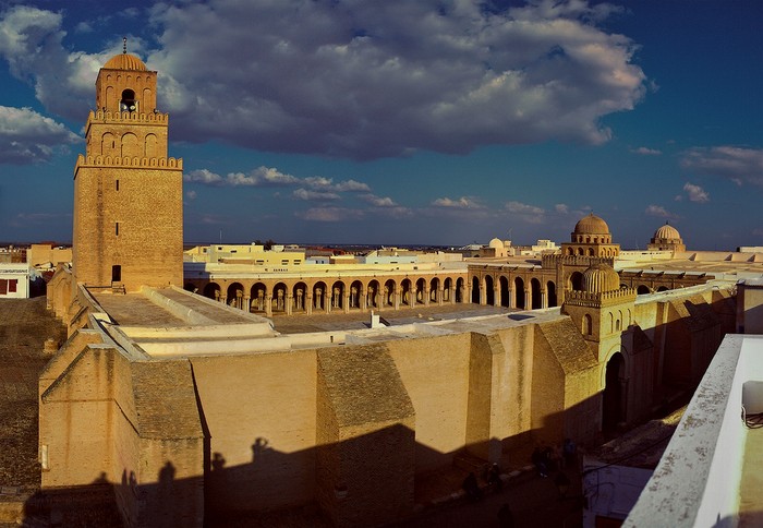 Masjid Agung Kairouan di Tunisia tak hanya memesona dengan arsitektur bangunannya. Masjid ini diketahui jadi masjid pertama yang didirikan di benua Afrika.
