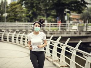Tak Bikin Paru-paru Kolaps, Olahraga di Luar Tetap Perlu Pakai Masker