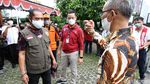 Suasana Pembagian BST di Kelurahan Jagalan
