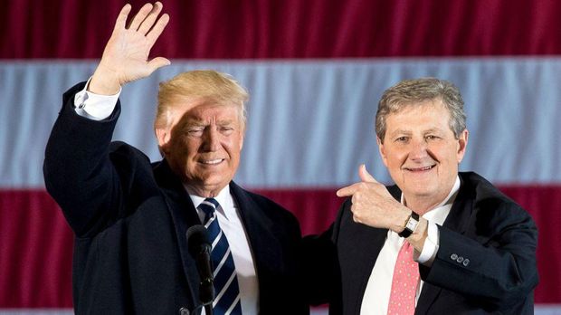 Donald Trump dan John Kennedy, December 2016 (Andrew Harnik/AP)
