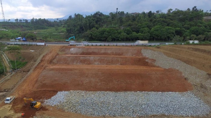 Tebing Tol Cipularang Km 118 yang longsor selesai diperbaiki.