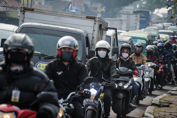 Virus Corona telah mewabah ke seluruh dunia. Sejumlah kebiasaan masyarakat pun berubah seiiring belum ditemukannya vaksin. Kebiasaan apa saja?