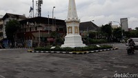 Tugu tersebut dibangun pada tahun 1755 oleh Hamengkubuwono I, pendiri Keraton Ngayogyakarta Hadiningrat. Tugu Yogya mempunyai nilai simbolis dan merupakan garis yang bersifat magis yang menghubungkan laut selatan, Keraton Yogya dan Gunung Merapi. Konon Sultan pada saat melakukan meditasi menjadikan tugu ini sebagai patokan arah menghadap Gunung Merapi.