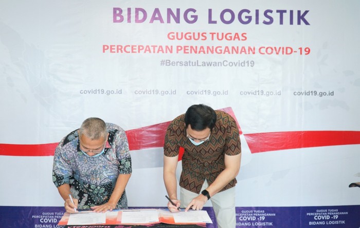 Penyerahan bantuan ke BNPB