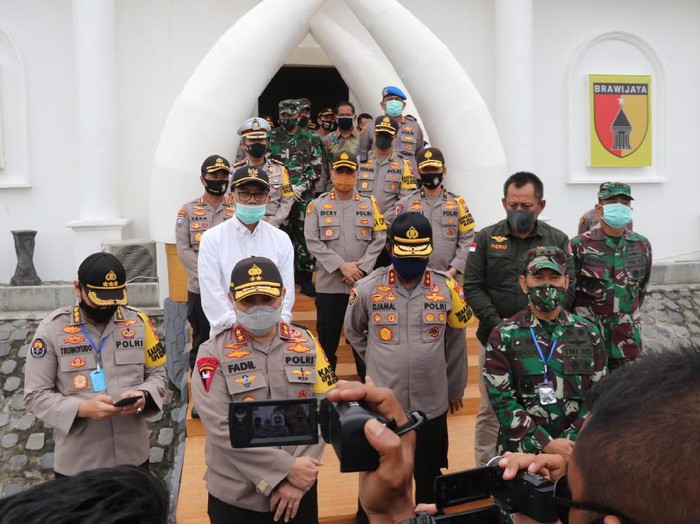 H-3 Lebaran, ratusan ribu kendaraan diprediksi keluar Jakarta menuju Jateng dan Jatim. Polda Jatim mengecek kesiapan check point di exit Tol Ngawi.