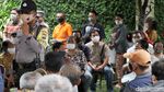 Suasana Pembagian BST di Kelurahan Jagalan
