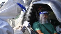Kebiasaan-kebiasaan masyakarat ini mulai berubah untuk menangkal penyebaran virus Corona. Antara Foto/Nova Wahyudi.