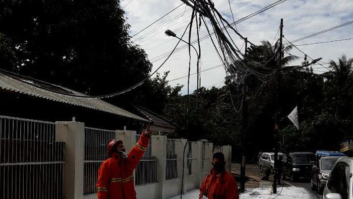 Sempat Terbakar, Api yang Membakar Kabel Optik di Jagakarsa Sudah Padam