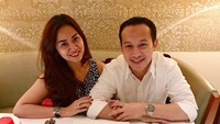 Lewat wawancaranya dengan Gofar, Ernie mengaku banyak mendapat pesan singkat dari artis hingga pejabat yang iseng mengajak ngopi. Tapi Ernie tak tergoda, ia memilih menyibukkan diri untuk keluarganya. Foto: instagram @himynameisernie