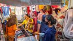Di Tengah PSBB Pasar Ceger Tetap Ramai