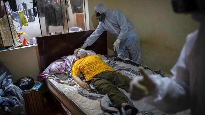 Miris, Korban COVID-19 Sampai Meninggal Di Rumah Peru mengumumkan kasus Corona sudah mencapai 100.000 kasus. Dengan jumlah ini, Peru menjadi negara kedua yang memiliki kasus Corona tertinggi di Amerika Latin.