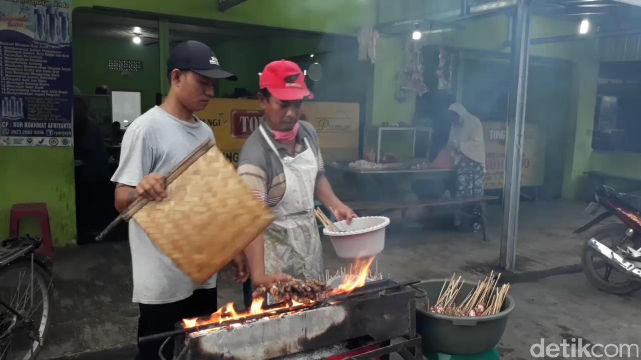 Warung sate kambing di Brebes