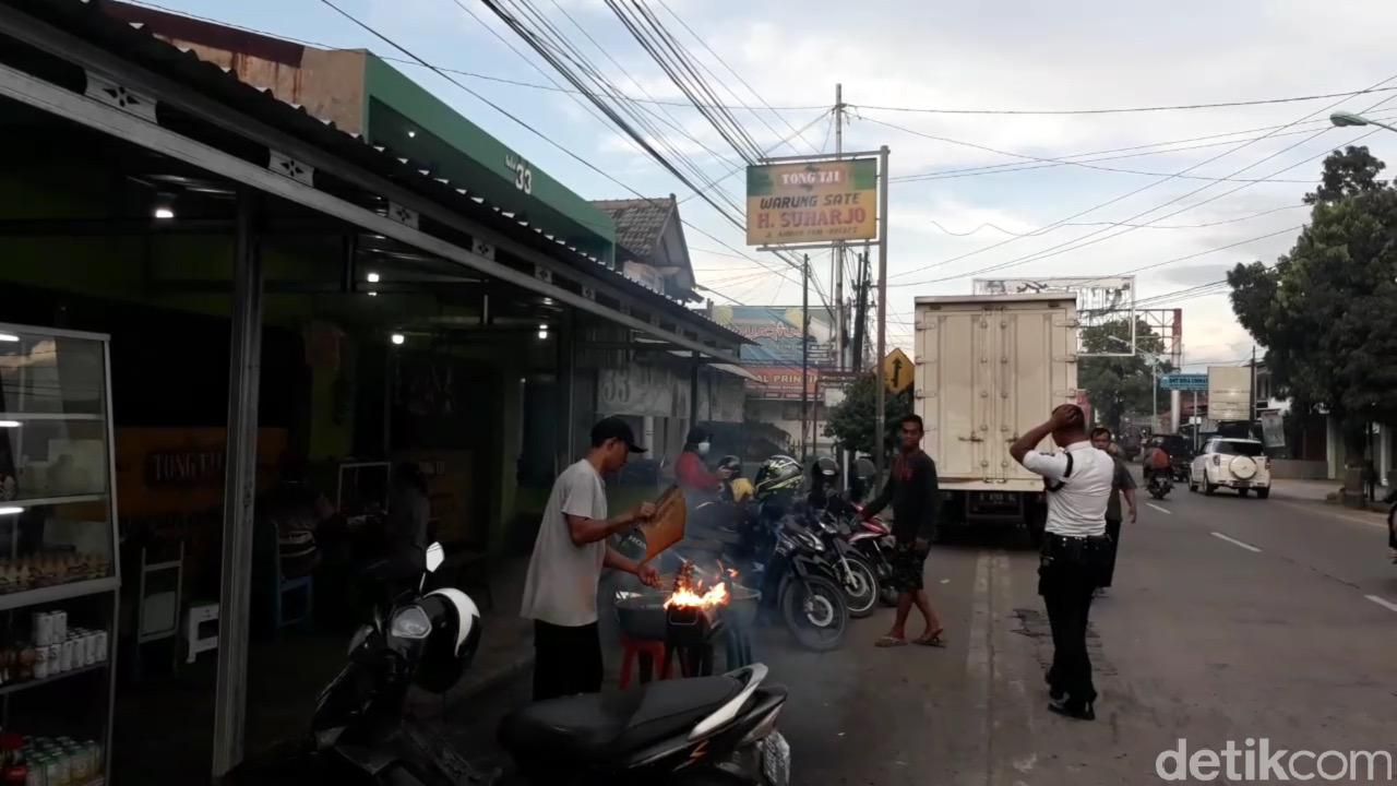 Warung sate kambing di Brebes