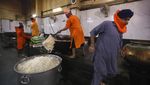 Dapur Umum Corona di Delhi Sanggup Masak 100 Ribu Makanan Per Hari