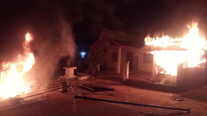 Kantor desa di Jambi dibakar warga yang kecewa karena pembagian BLT tak tepat sasaran (Dok. Istimewa)