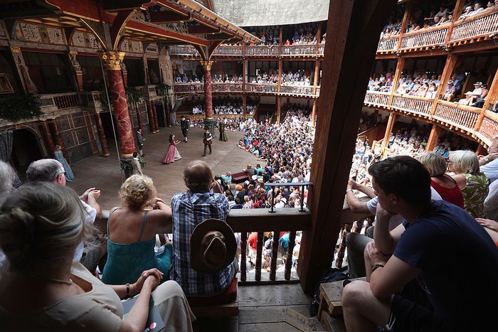 Teater bersejarah dunia karya William Shakespeare harus menghadapi kenyataan untuk ditutup permanen akibat penguncian wilayah dampak pandemi virus Corona.