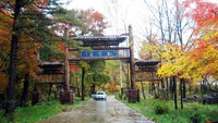 Sedangkan dari sisi sejarah, Jilin juga menyimpan banyak peninggalan kuno berbagai suku bangsa. Sebut saja Korea, Manchuria dan Jepang yang dahulu pernah singgah dan mewariskan sejumlah bangunan sejarah (jilin.china.org.cn)