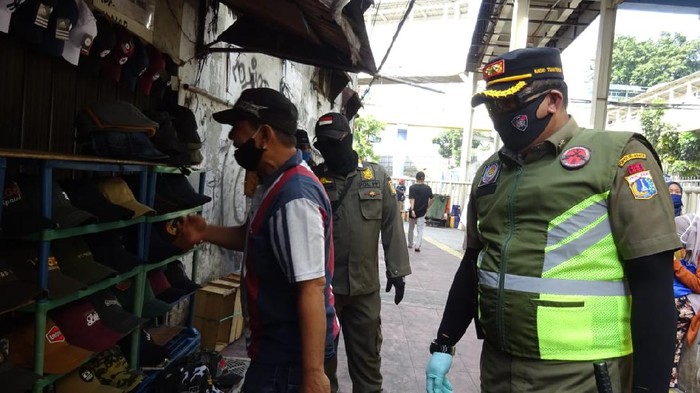 Satpol PP DKI Urai keramaian tanah abang
