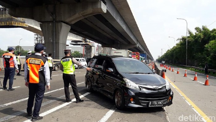 Suasana Check Point di GT Cikarang Barat H-2 Lebaran