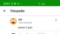 Uniknya penjual alternatifcorona ini mau membalas komentar-komentar kocak calon pembeli. Percakapannya saja sampai panjang tuh! Foto: Twitter @raratigakali