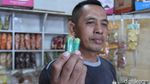 Penjual Oleh-oleh Bandung Bertahan di Tengah Pandemi Corona