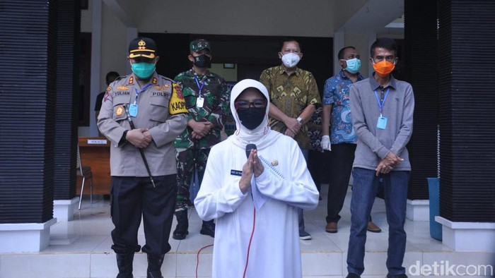 Pemkot Banjar menutup sementara toserba dan toko untuk mencegah kerumunan
