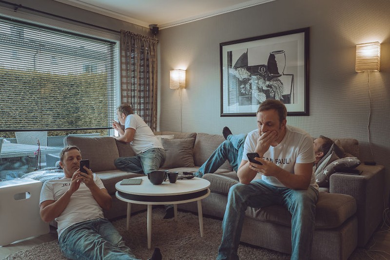 Kontes Foto Agora #StayHome menginspirasi fotografer agar tetap kreatif dari rumah dan mendokumentasikan situasi yang belum pernah terjadi sebelumnya.