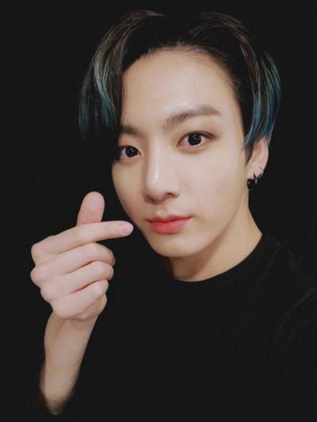 Inilah artis K-Pop yang dinilai punya kulit wajah paling bening. Dia adalah Jungkook, maknae alias anggota termuda dari BTS. Ia mendapatkan suara tertinggi sebanyak 19.317. Foto: Istimewa