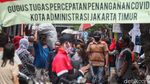 Edan! Pasar Jatinegara Ramai Banget